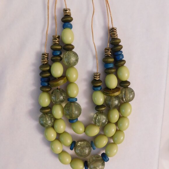 Ladies Coldwater Creek 3 Strand Beaded Necklace - Picture 3 of 3